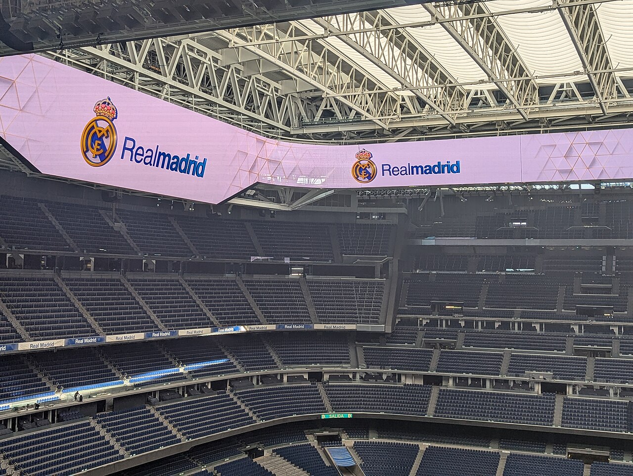 File:Estadio Santiago Bernabeu (53988406201).jpg